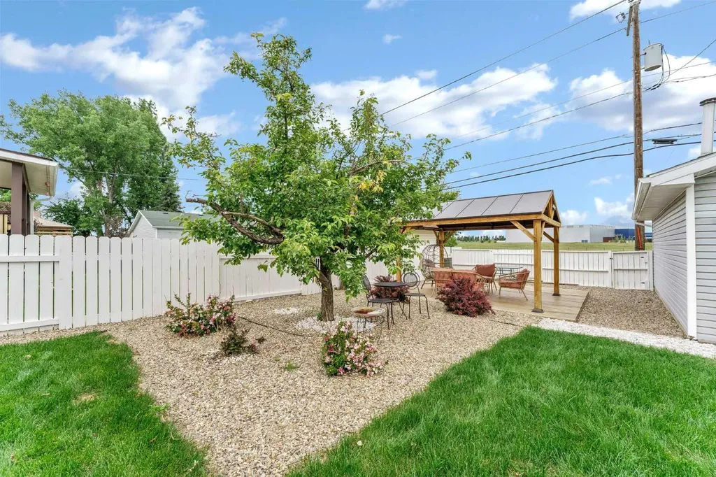 172 14 Street NW Medicine Hat AB T1A 6R6