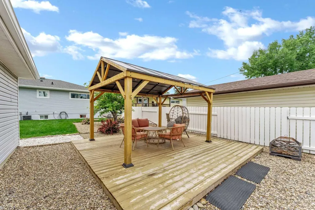 172 14 Street NW Medicine Hat AB T1A 6R6