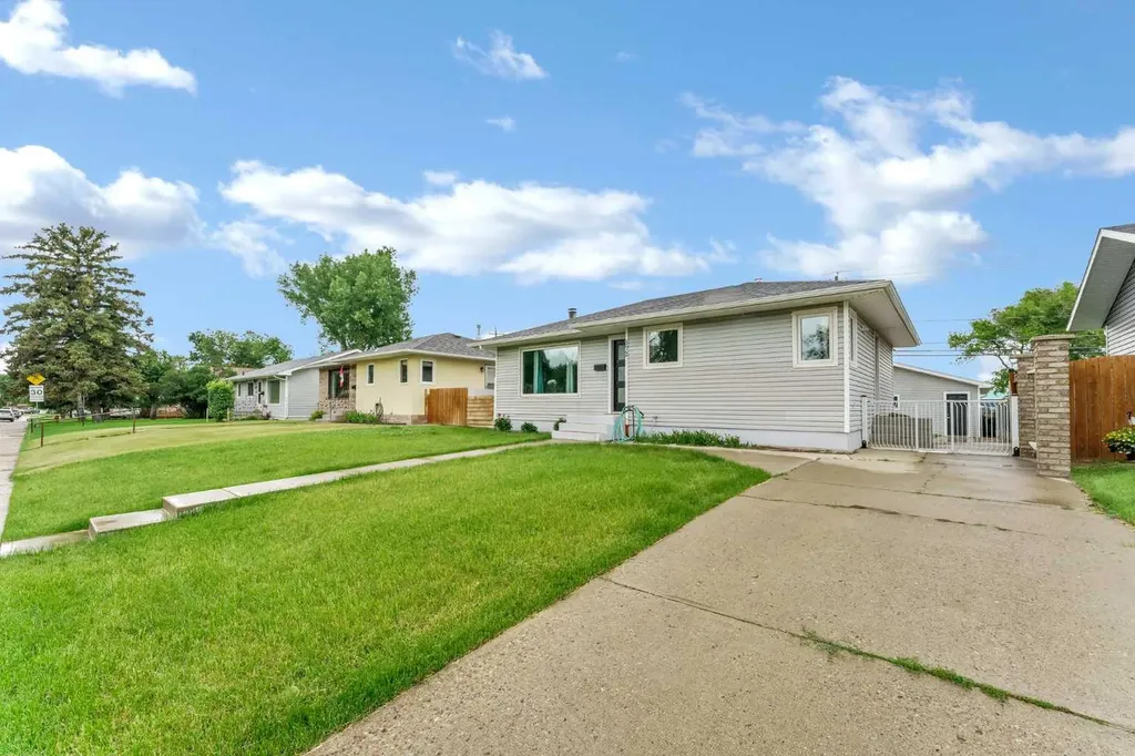 172 14 Street NW Medicine Hat AB T1A 6R6
