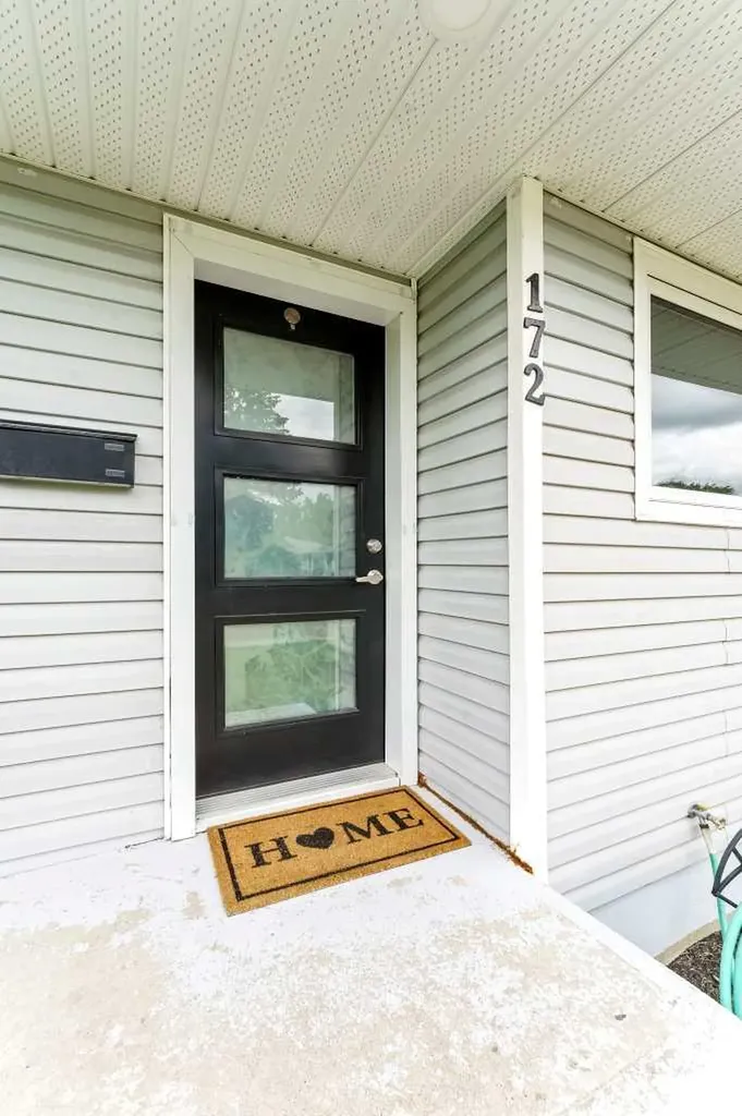 172 14 Street NW Medicine Hat AB T1A 6R6
