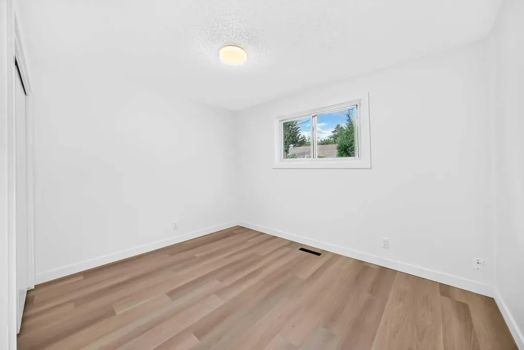 5801 41 Street Crescent Red Deer AB T4N1B5