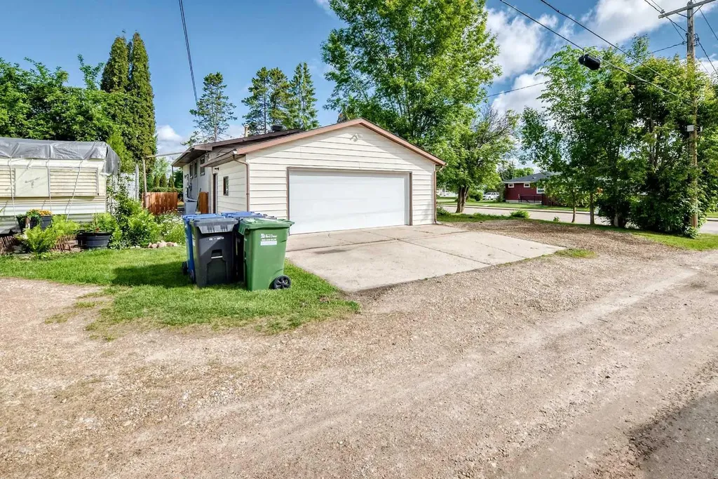 5801 41 Street Crescent Red Deer AB T4N1B5