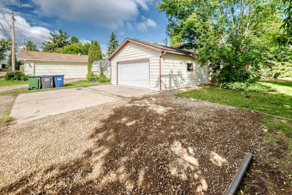 5801 41 Street Crescent Red Deer AB T4N1B5