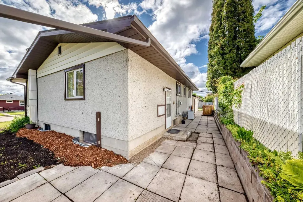 5801 41 Street Crescent Red Deer AB T4N1B5