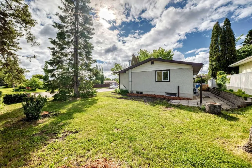 5801 41 Street Crescent Red Deer AB T4N1B5