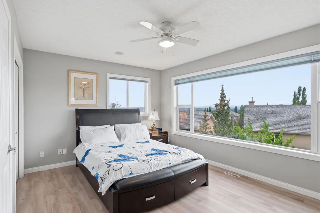 21 Royal Ridge Hill NW Calgary AB T3G4T9