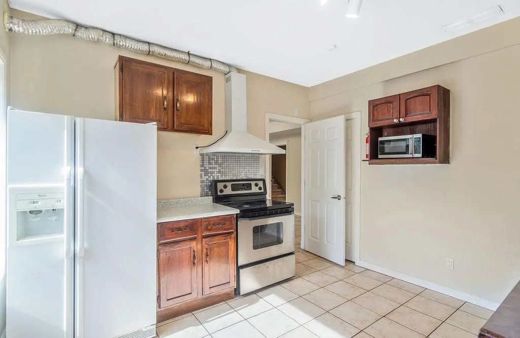 21 Royal Ridge Hill NW Calgary AB T3G4T9