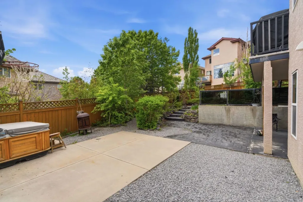 21 Royal Ridge Hill NW Calgary AB T3G4T9
