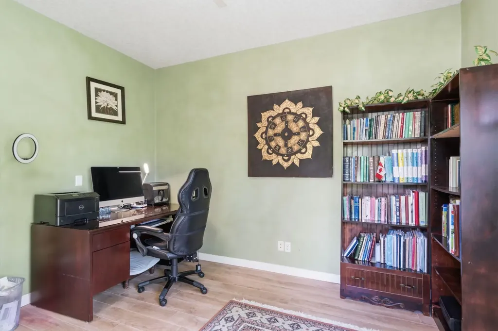 21 Royal Ridge Hill NW Calgary AB T3G4T9