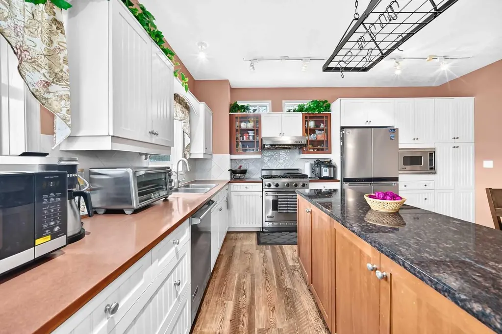 10 Hidden Creek View NW Calgary AB T3A6C5