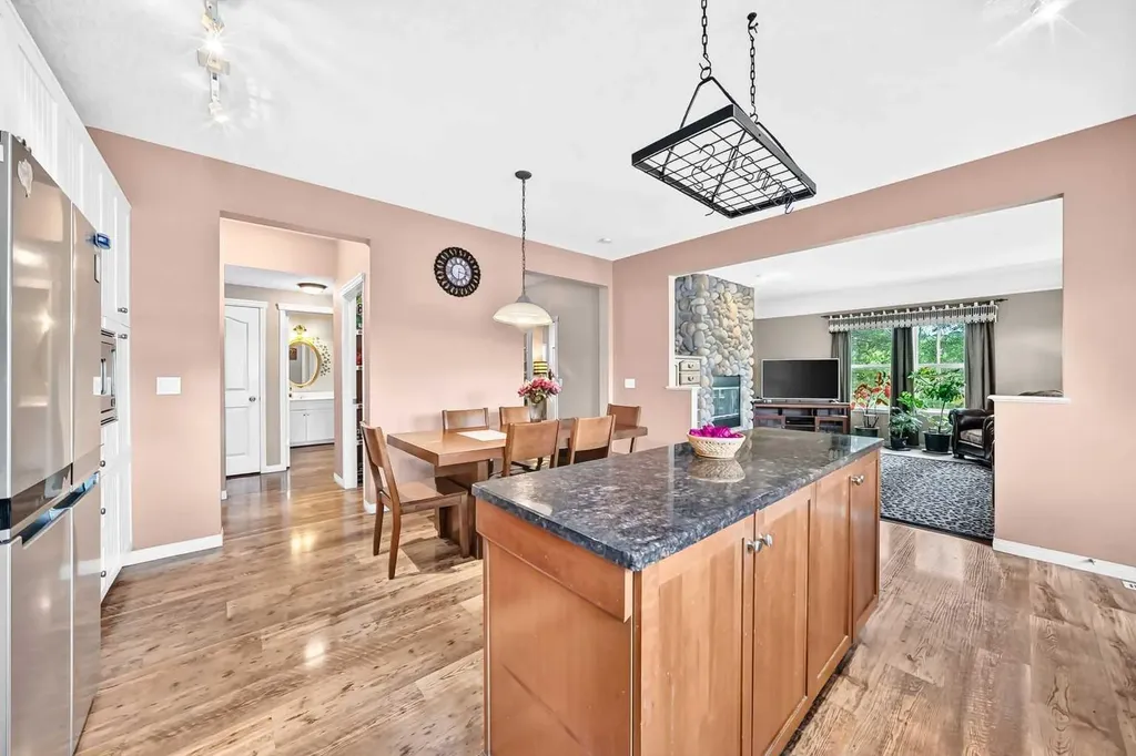 10 Hidden Creek View NW Calgary AB T3A6C5