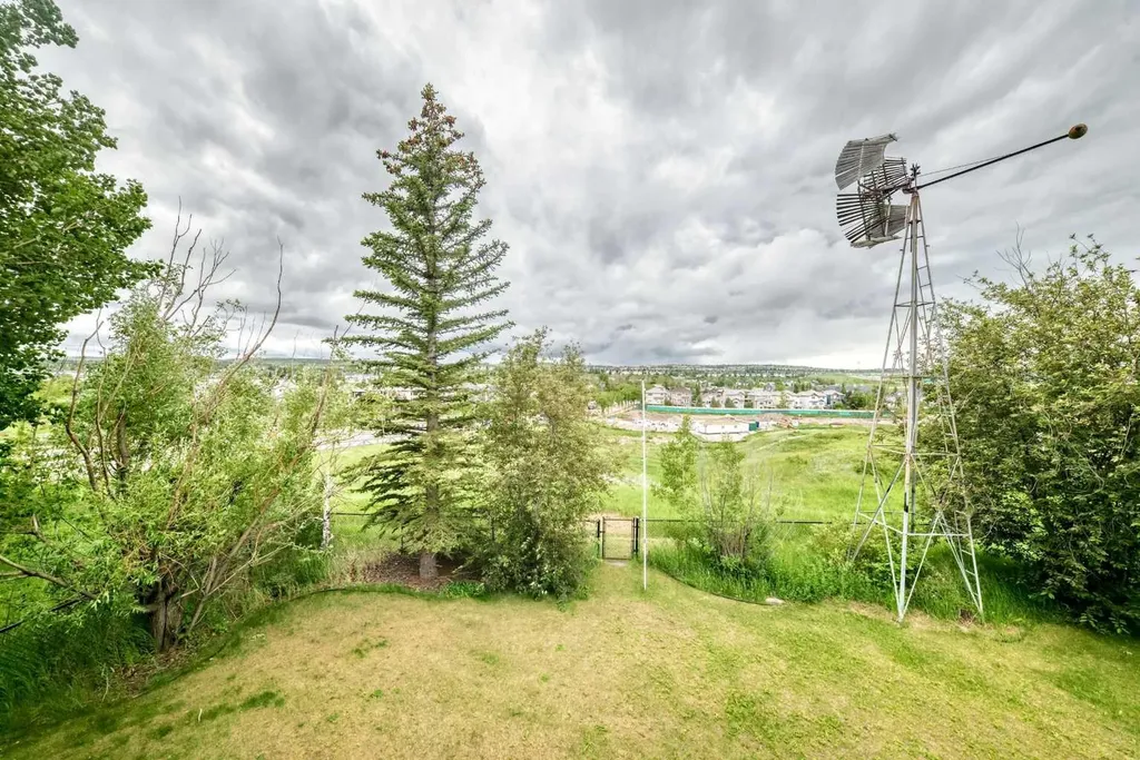 10 Hidden Creek View NW Calgary AB T3A6C5