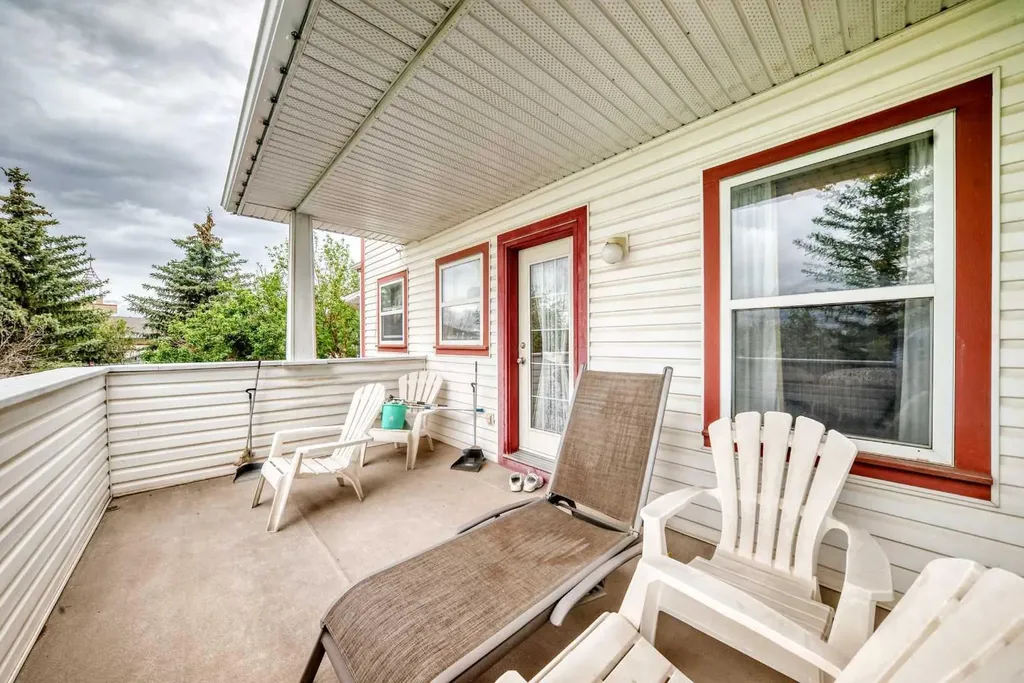 10 Hidden Creek View NW Calgary AB T3A6C5