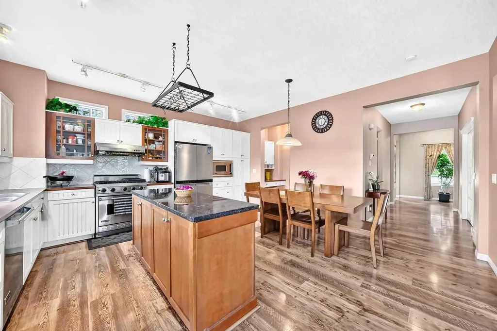 10 Hidden Creek View NW Calgary AB T3A6C5