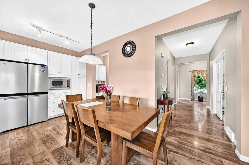 10 Hidden Creek View NW Calgary AB T3A6C5