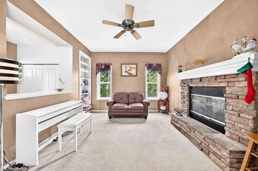 10 Hidden Creek View NW Calgary AB T3A6C5