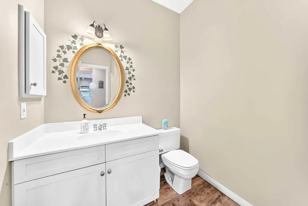 10 Hidden Creek View NW Calgary AB T3A6C5