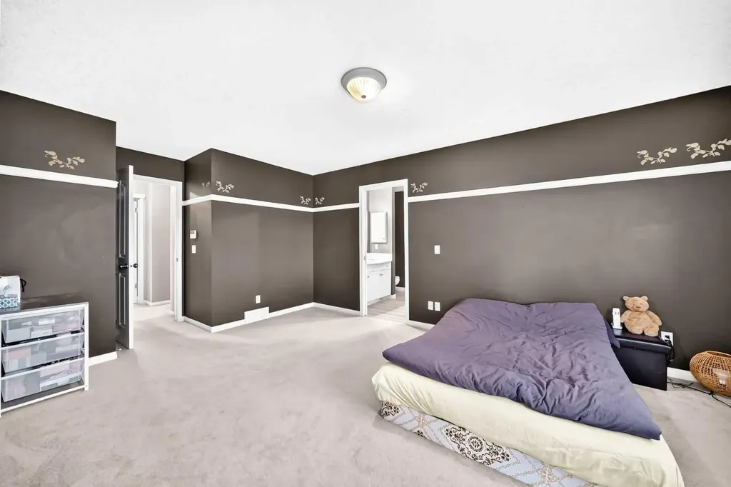 10 Hidden Creek View NW Calgary AB T3A6C5