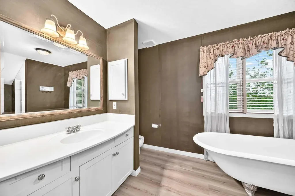 10 Hidden Creek View NW Calgary AB T3A6C5
