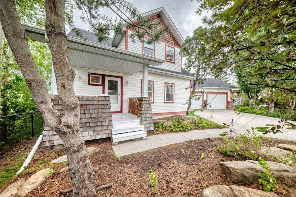 10 Hidden Creek View NW Calgary AB T3A6C5