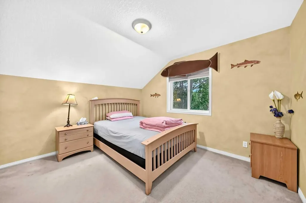 10 Hidden Creek View NW Calgary AB T3A6C5