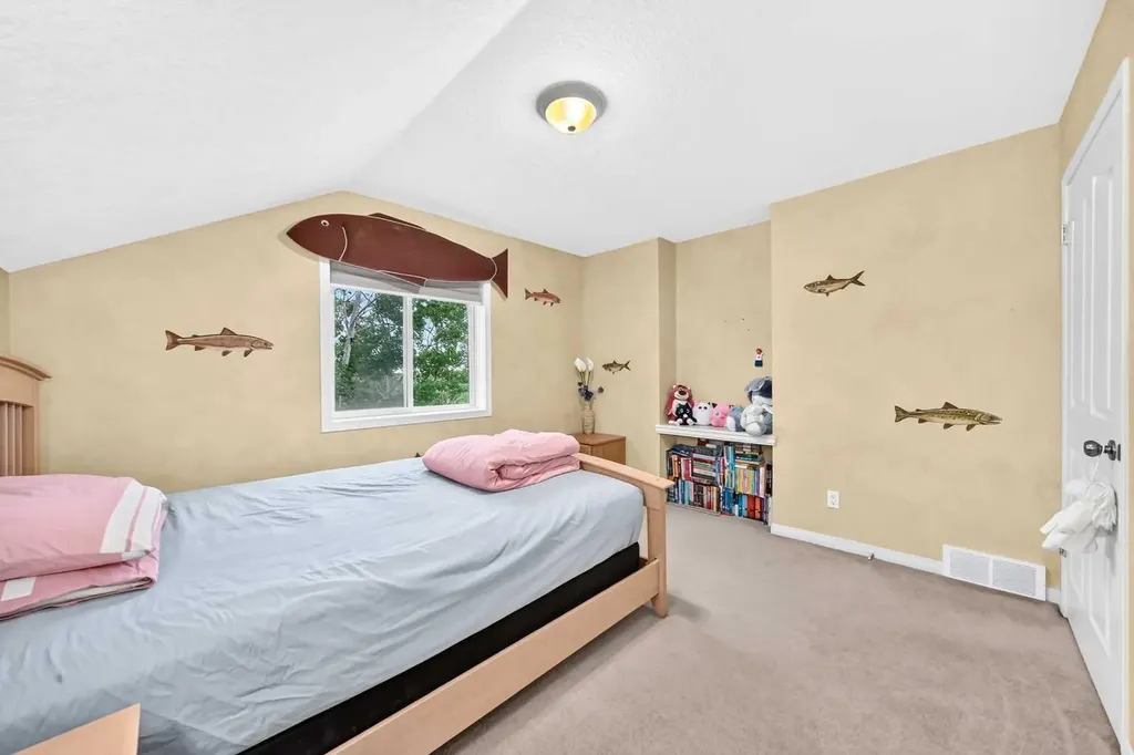 10 Hidden Creek View NW Calgary AB T3A6C5