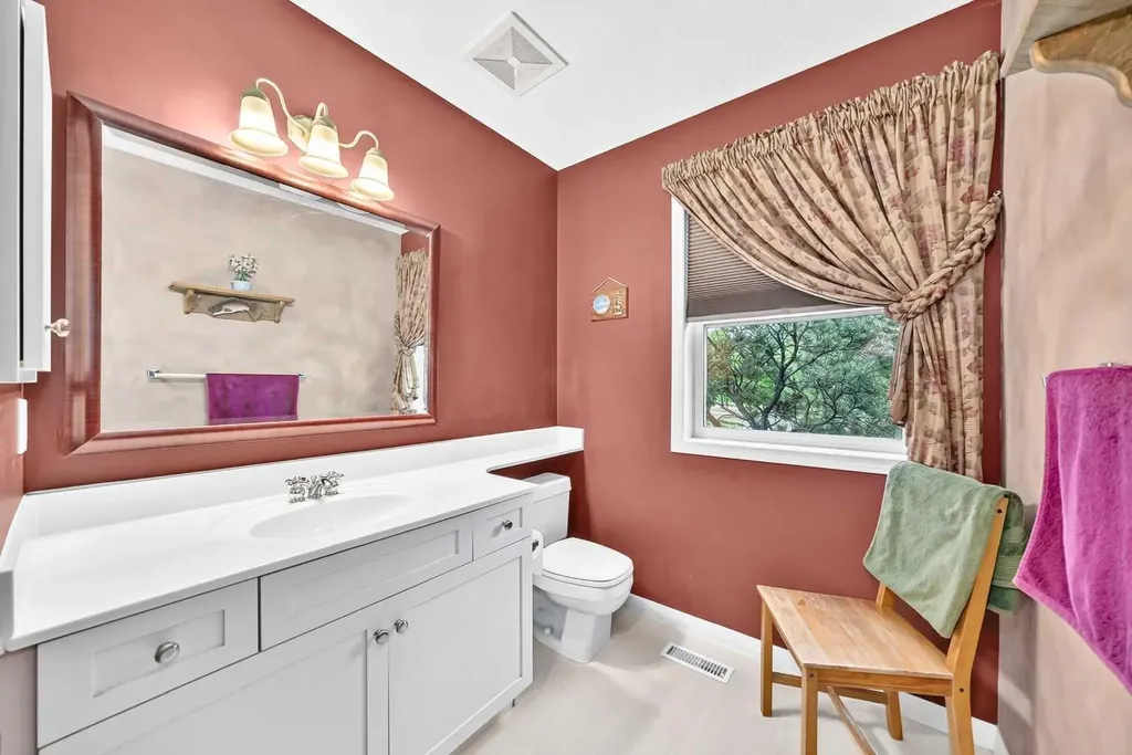 10 Hidden Creek View NW Calgary AB T3A6C5