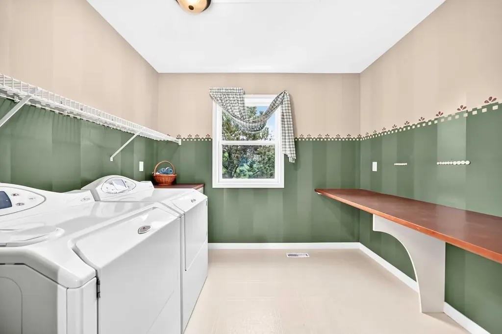10 Hidden Creek View NW Calgary AB T3A6C5