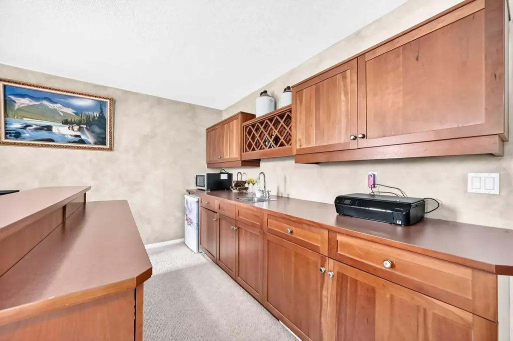 10 Hidden Creek View NW Calgary AB T3A6C5