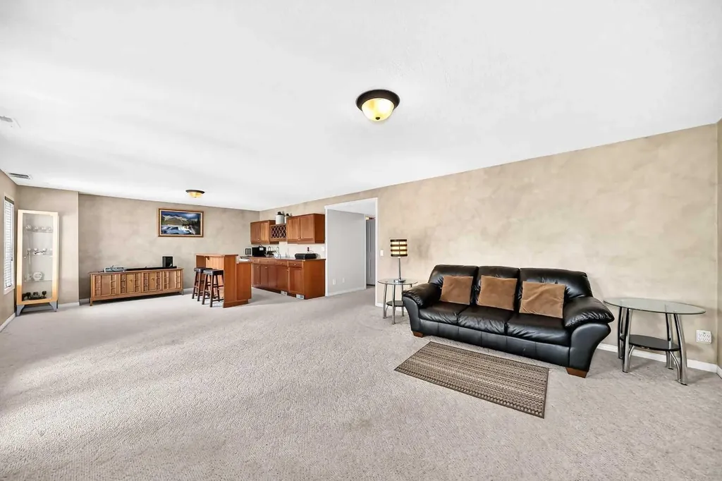 10 Hidden Creek View NW Calgary AB T3A6C5
