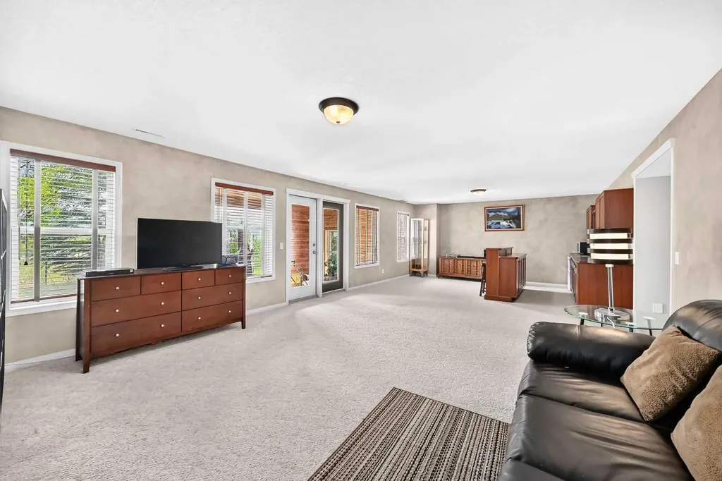 10 Hidden Creek View NW Calgary AB T3A6C5