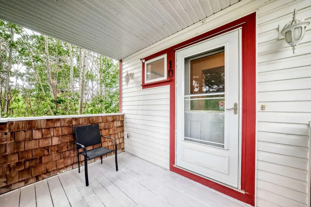 10 Hidden Creek View NW Calgary AB T3A6C5