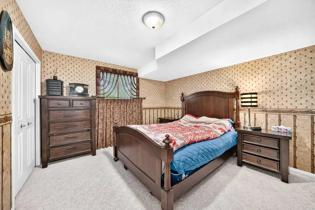 10 Hidden Creek View NW Calgary AB T3A6C5