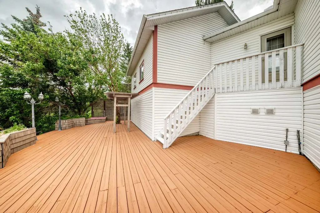 10 Hidden Creek View NW Calgary AB T3A6C5