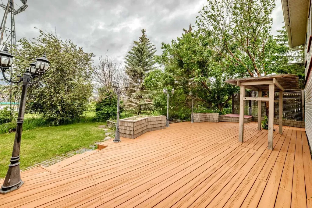 10 Hidden Creek View NW Calgary AB T3A6C5