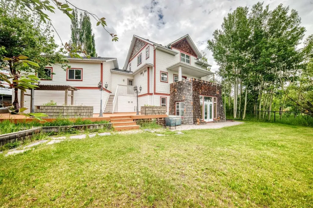 10 Hidden Creek View NW Calgary AB T3A6C5