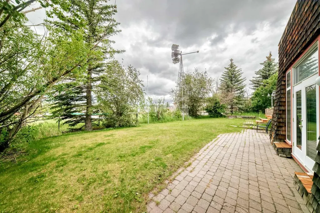 10 Hidden Creek View NW Calgary AB T3A6C5