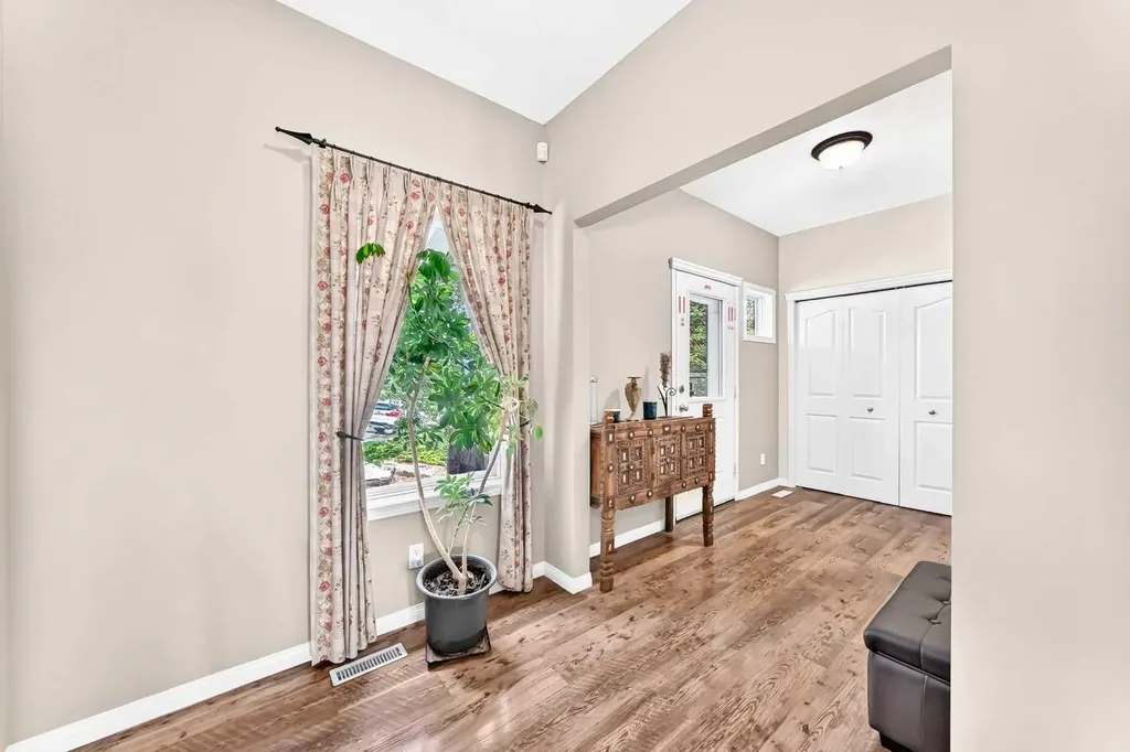 10 Hidden Creek View NW Calgary AB T3A6C5