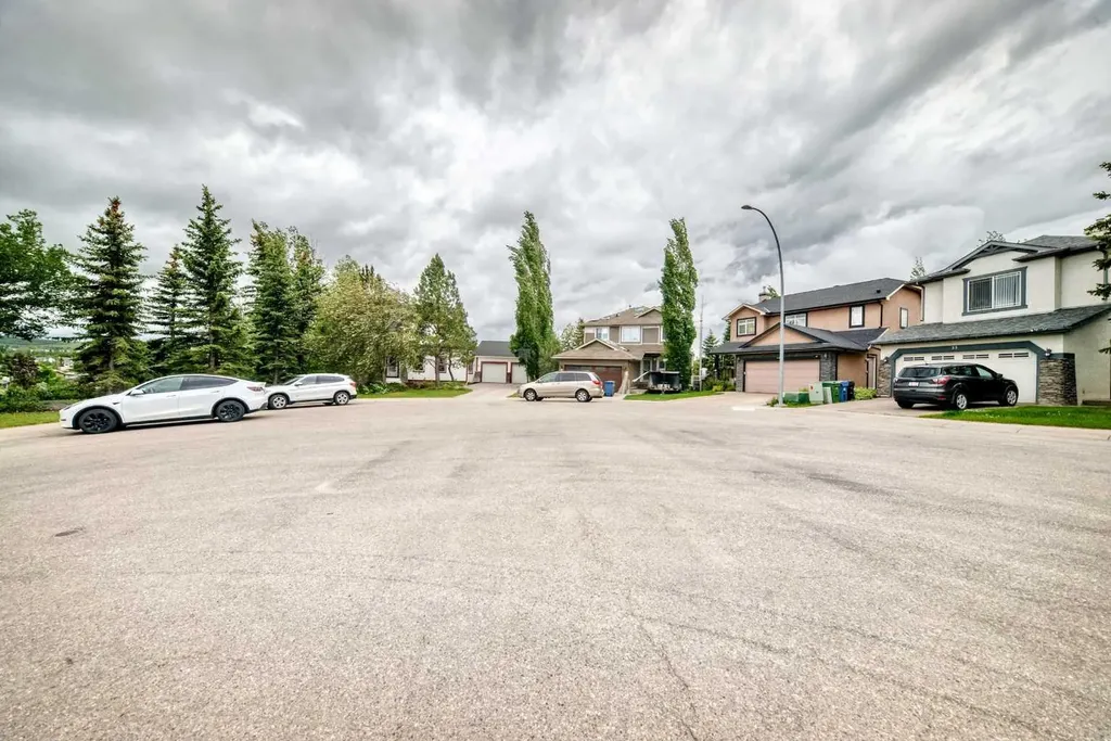 10 Hidden Creek View NW Calgary AB T3A6C5