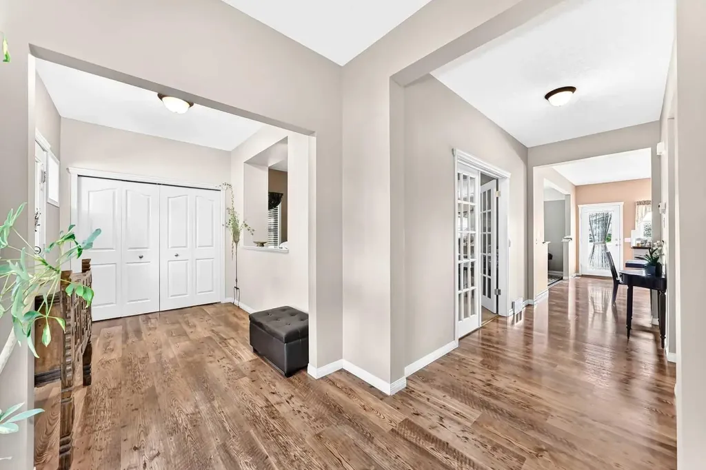 10 Hidden Creek View NW Calgary AB T3A6C5