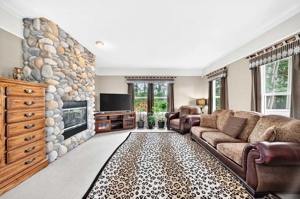 10 Hidden Creek View NW Calgary AB T3A6C5