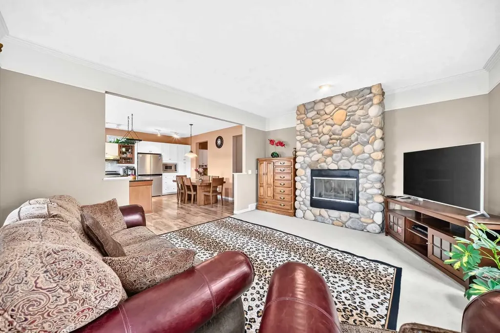 10 Hidden Creek View NW Calgary AB T3A6C5