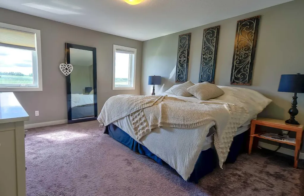 611 Robinson Avenue Penhold AB T0M 1R0