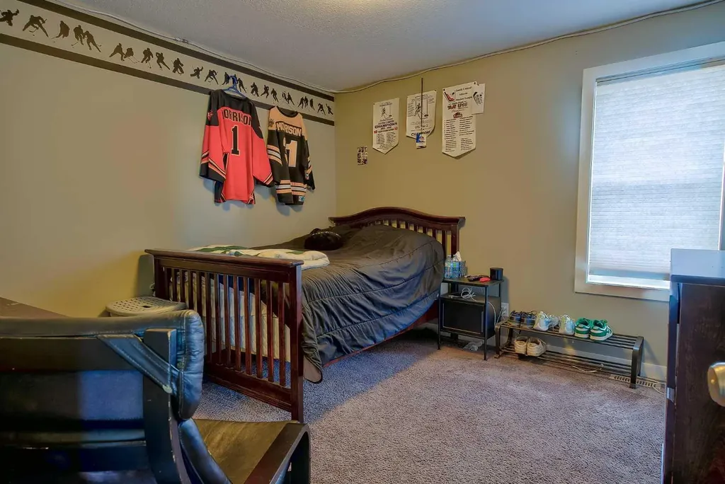 611 Robinson Avenue Penhold AB T0M 1R0