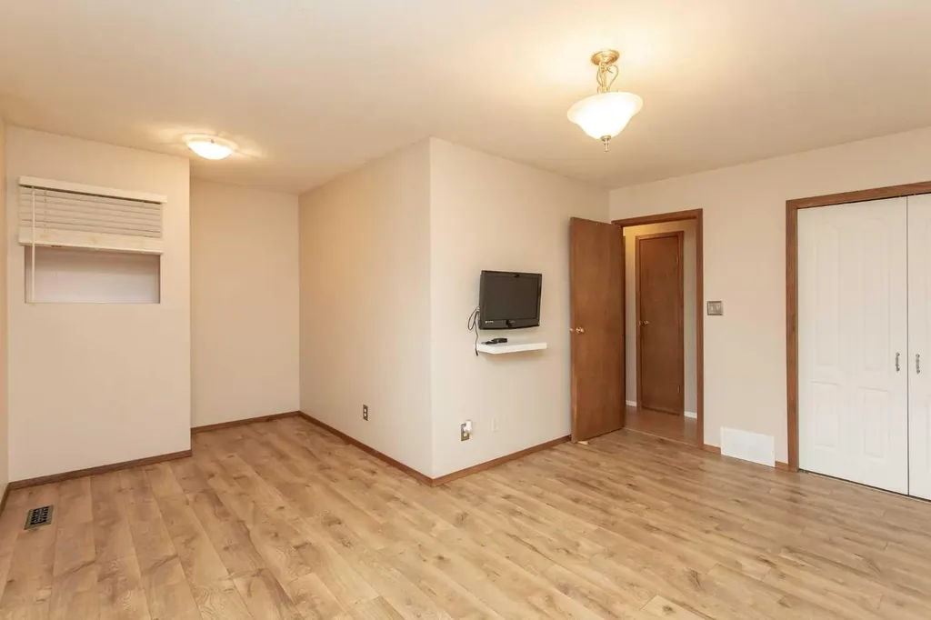 4722 49 Avenue Bentley AB T0C 0J0