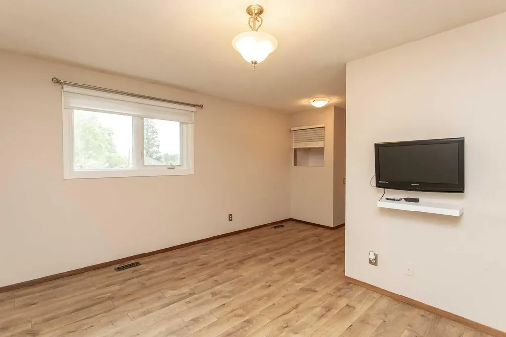 4722 49 Avenue Bentley AB T0C 0J0
