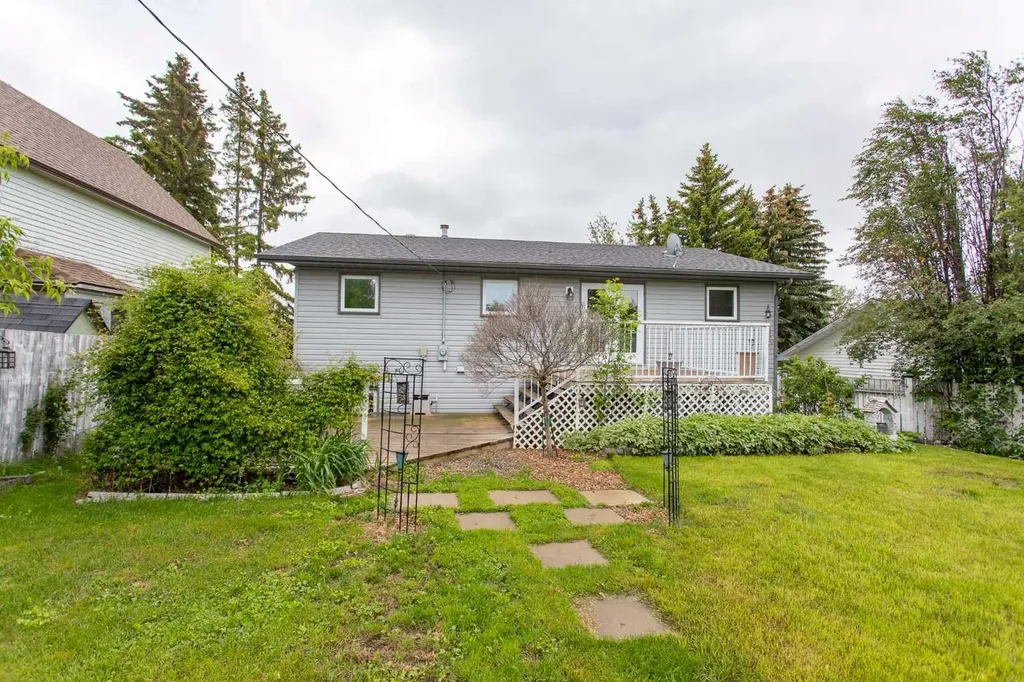 4722 49 Avenue Bentley AB T0C 0J0