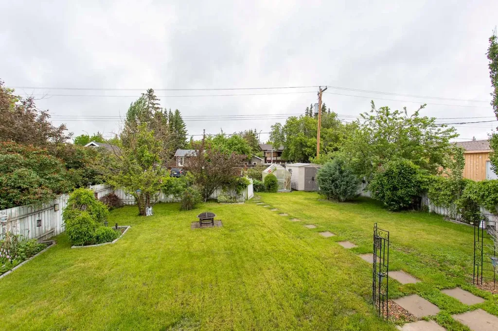 4722 49 Avenue Bentley AB T0C 0J0