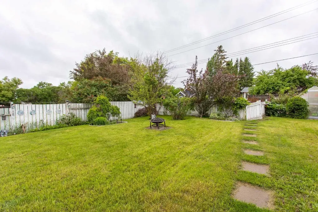 4722 49 Avenue Bentley AB T0C 0J0