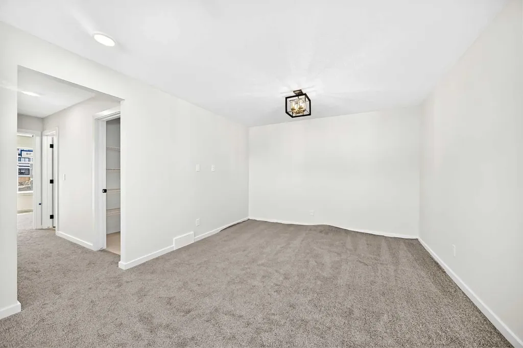 18 Osprey Hill Bay SW Calgary AB T3B 6S2